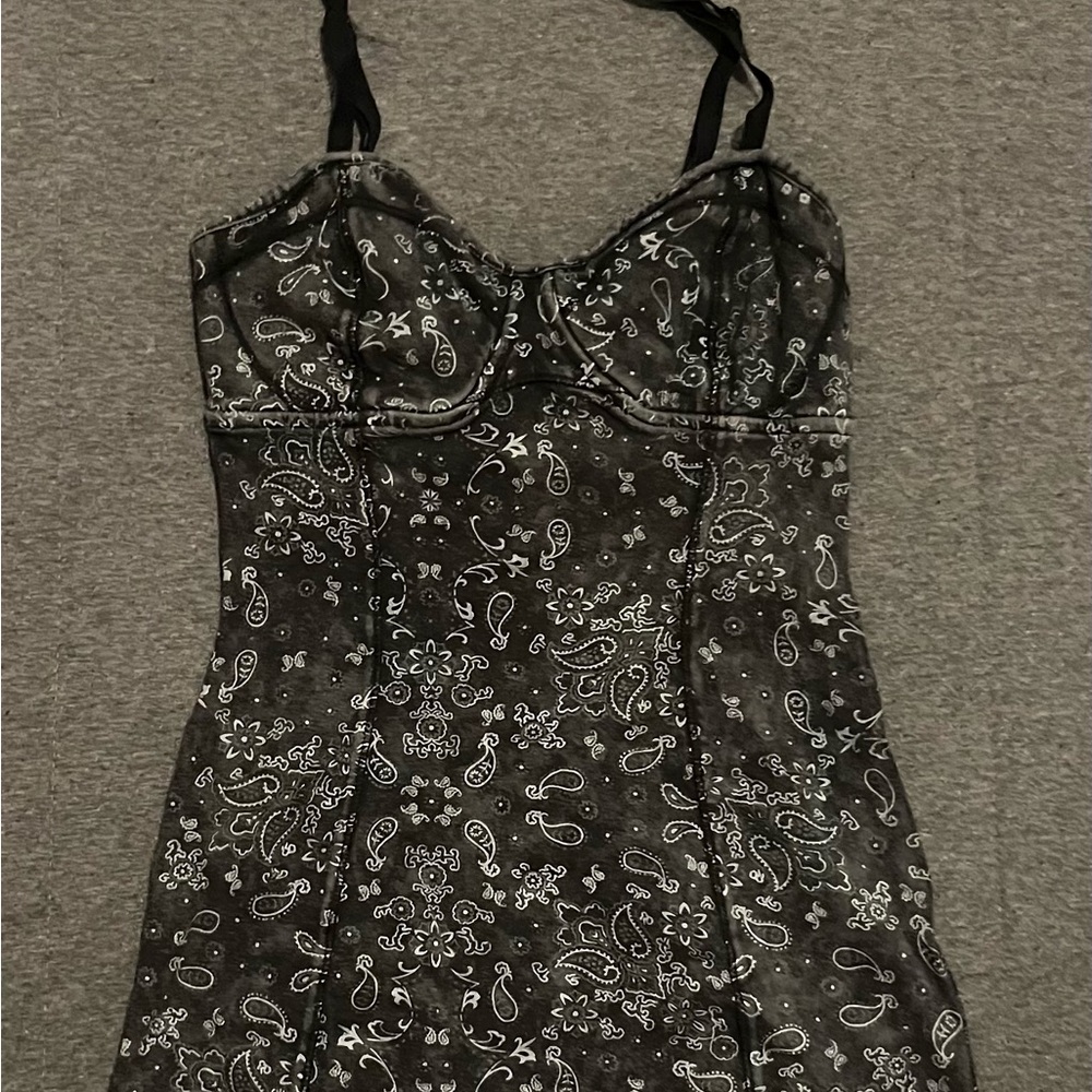Black and White Paisley 00’s Aritiza bustier cami